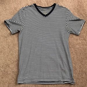 EXPRESS V-Neck
